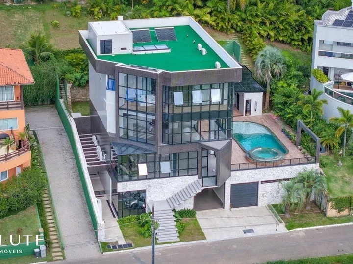 Casa à venda com 6 suítes em Ilhota