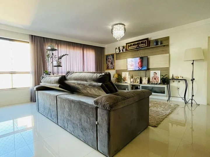 Apartamento à venda 3 suítes no Centro