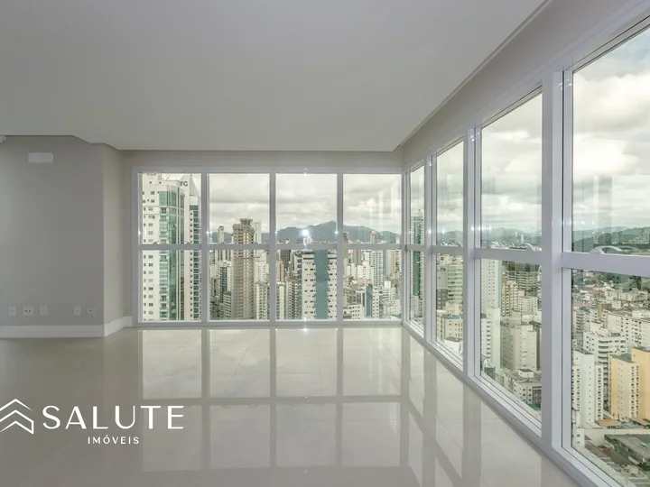 Apartamento Quadra Mar com 4 Dormitórios