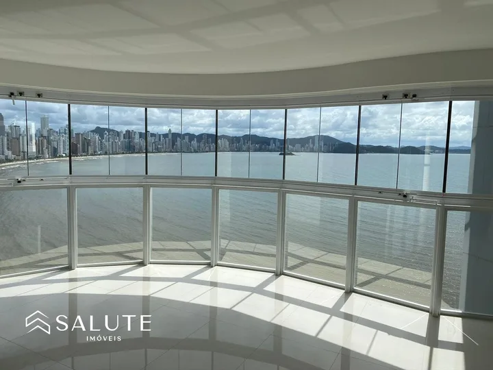 Apartamento à venda com 4 Suítes na Barra Sul