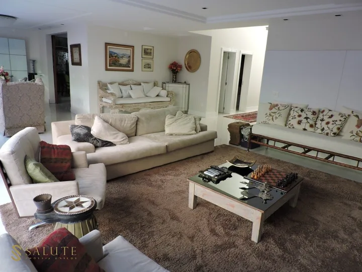CASA TRIPLEX NA PRAIA DOS AMORES