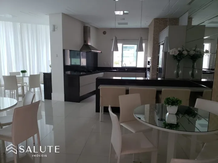 Apartamento à venda com 3 suítes na Barra Sul