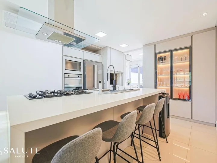 Apartamento à venda com 4 suítes na Barra Sul