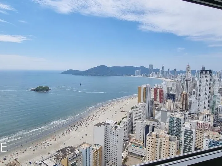 Apartamento à venda com 4 suítes no Centro