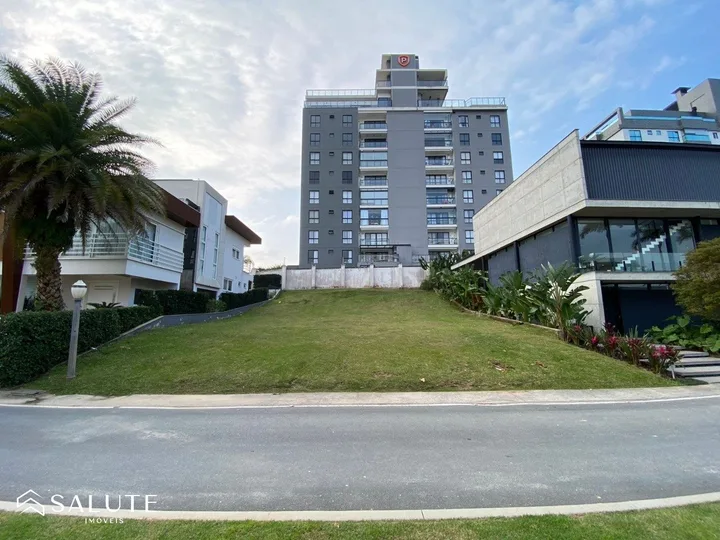 Terreno à venda 500m² na Praia Brava