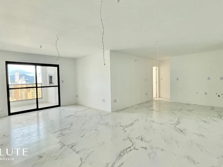 Apartamento à Venda com 4 Suítes no Centro