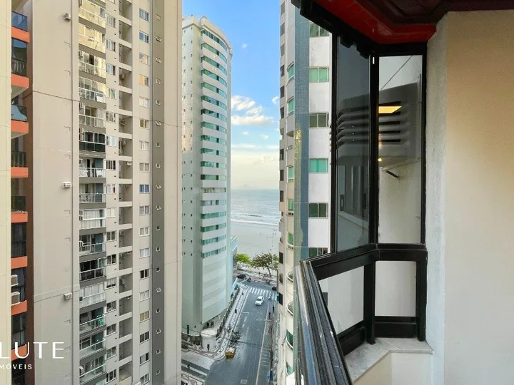 Apartamento à venda com 3 dormitórios na Barra Sul