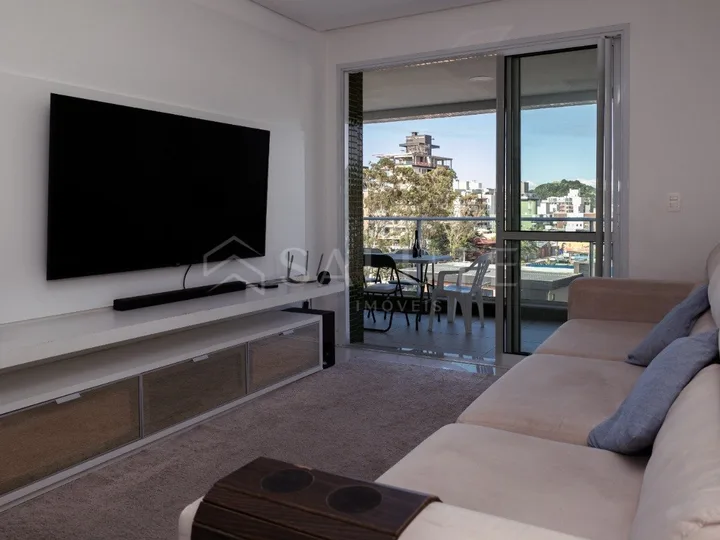 Apartamento locação anual 3 suítes Praia Brava