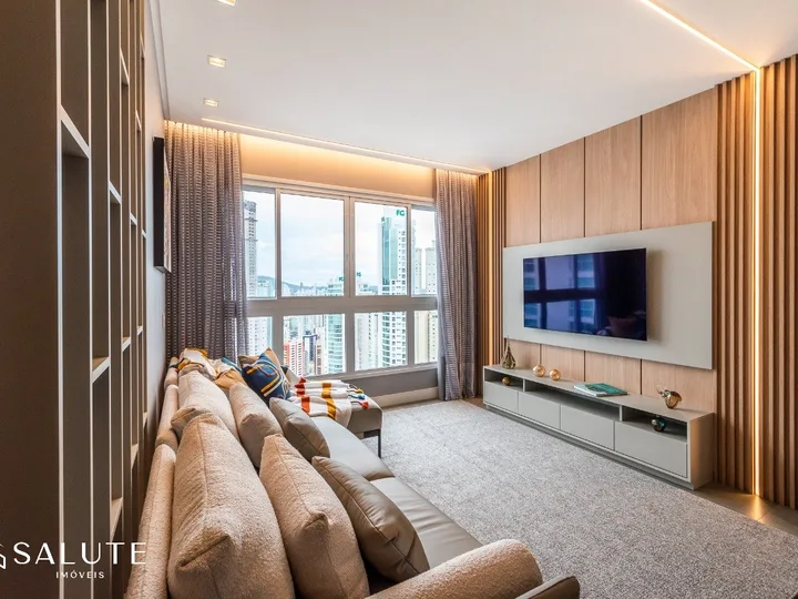 Apartamento à venda com 3 suítes na Barra Sul