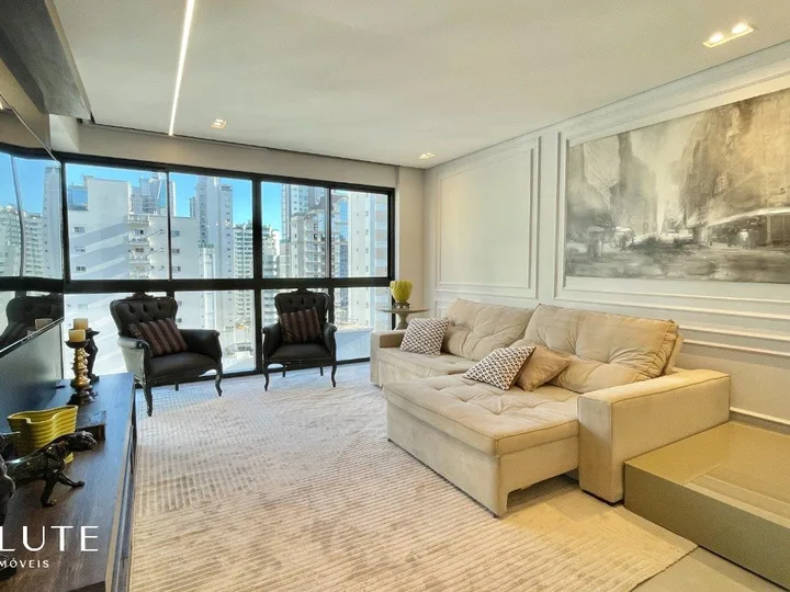 Apartamento à venda com 3 suítes no Pioneiros