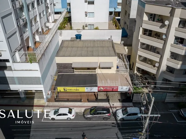 Terreno disponível para construção.