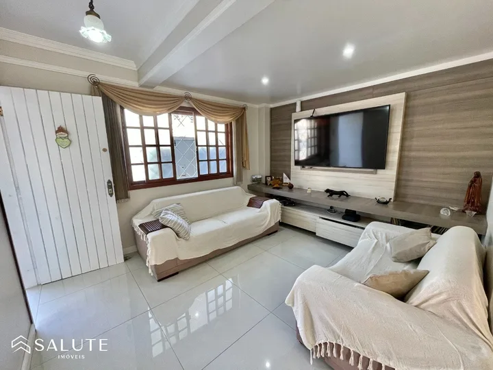 Casa à venda com 3 dormitórios no Centro