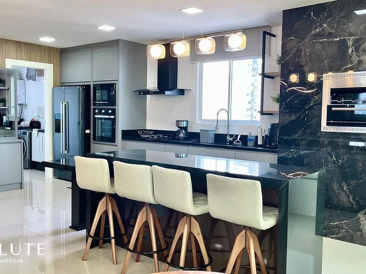 Apartamento à venda 4 suítes na Barra Sul