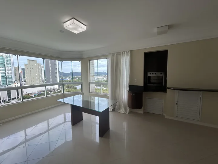Apartamento à venda 2 suítes no Centro