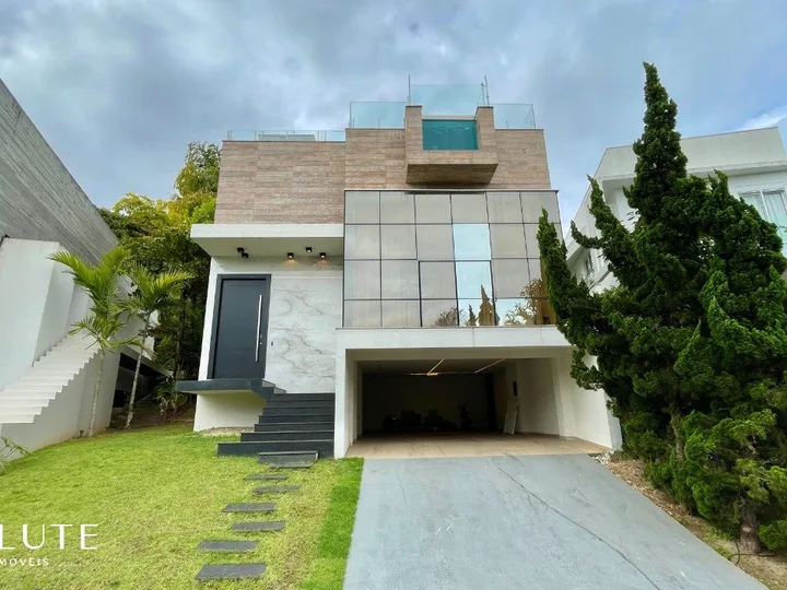 Casa triplex à venda com 6 dormitórios Praia Brava