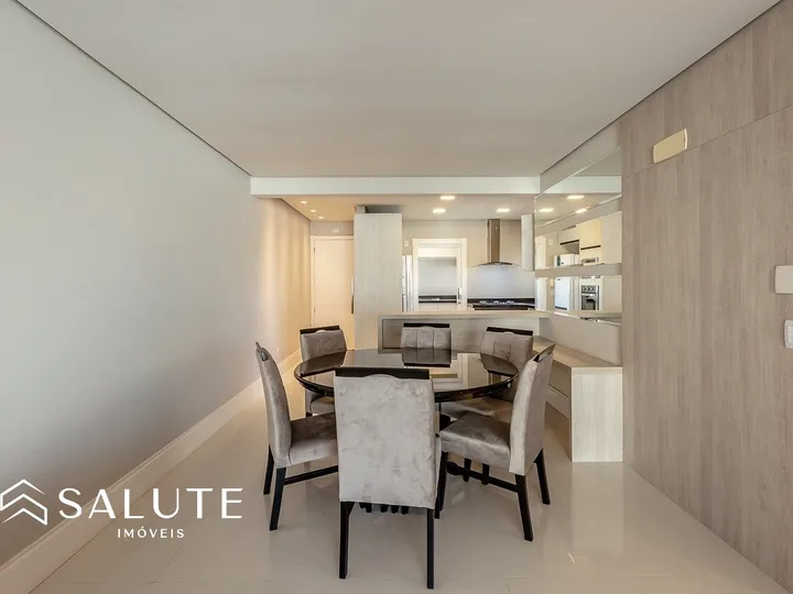 Apartamento central com 3 suítes e 3 vagas