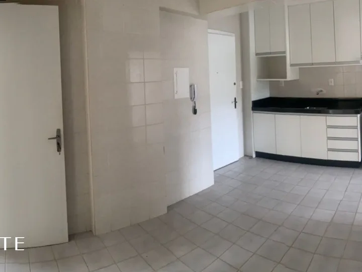 Apartamento à venda com 3 dormitórios no Pioneiros