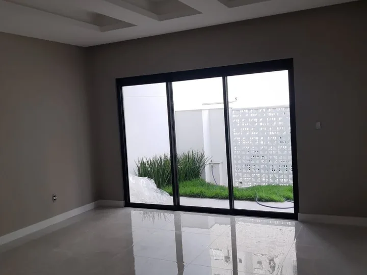 Casa à venda com 3 suítes na Barra Sul