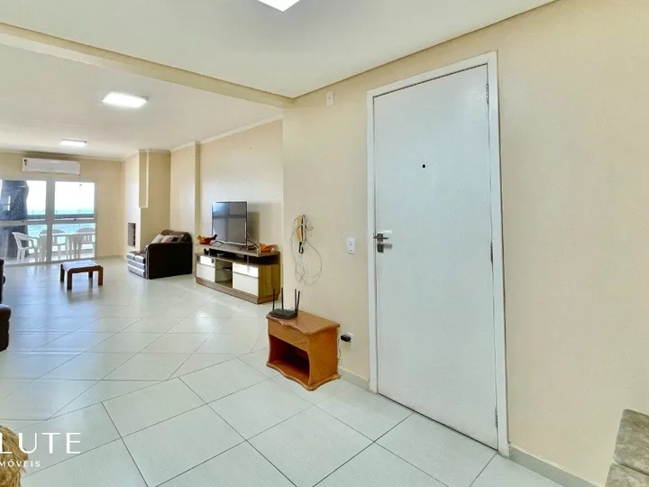 Apartamento á Venda com 4 Dormitórios no Centro