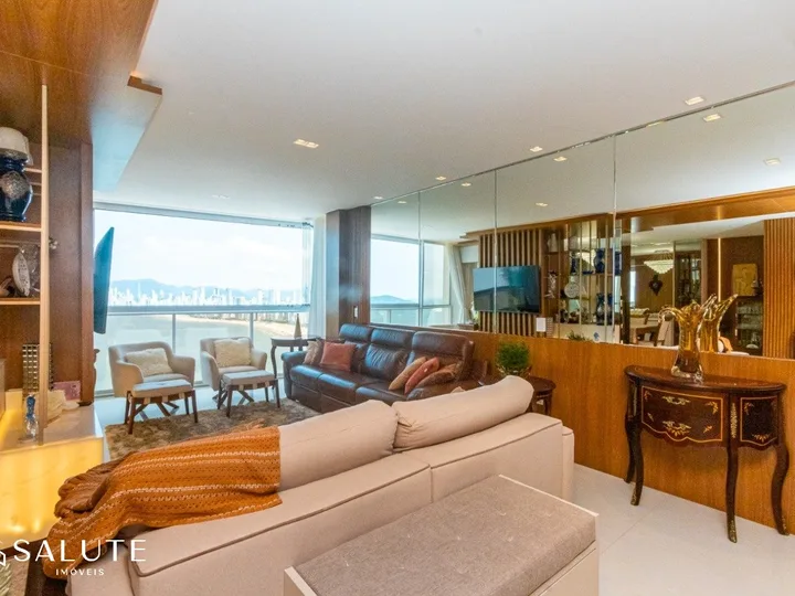 Apartamento à venda com 4 suítes no Pioneiros