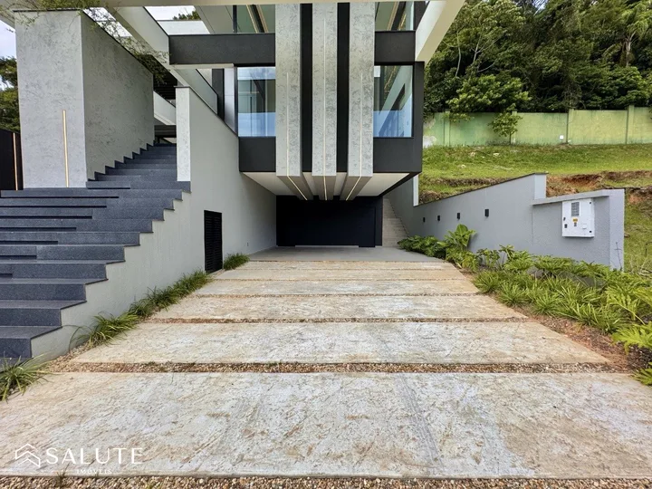 Casa em condomínio à venda 4 suítes Estaleirinho
