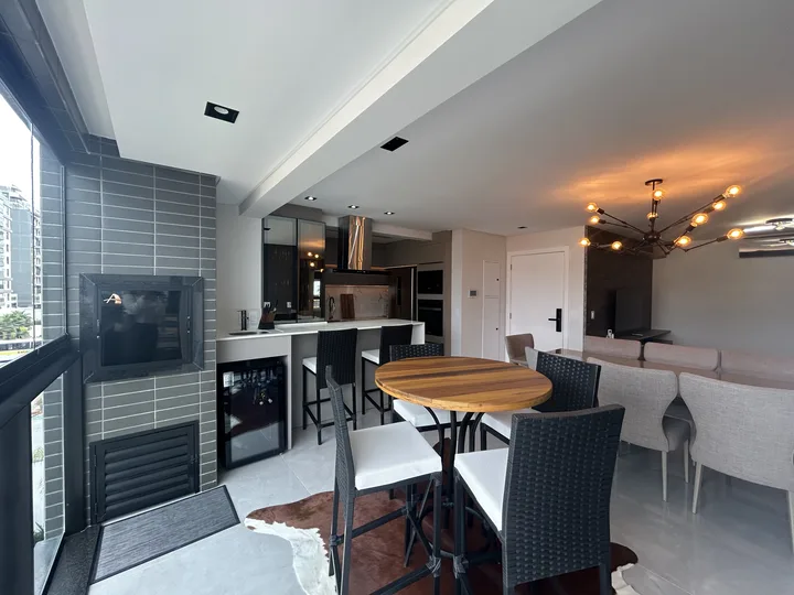 Apartamento aluguel anual 2 suítes na Praia Brava de Itajaí